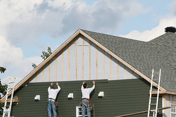 Professional Siding Installation technician working in Iva, SC